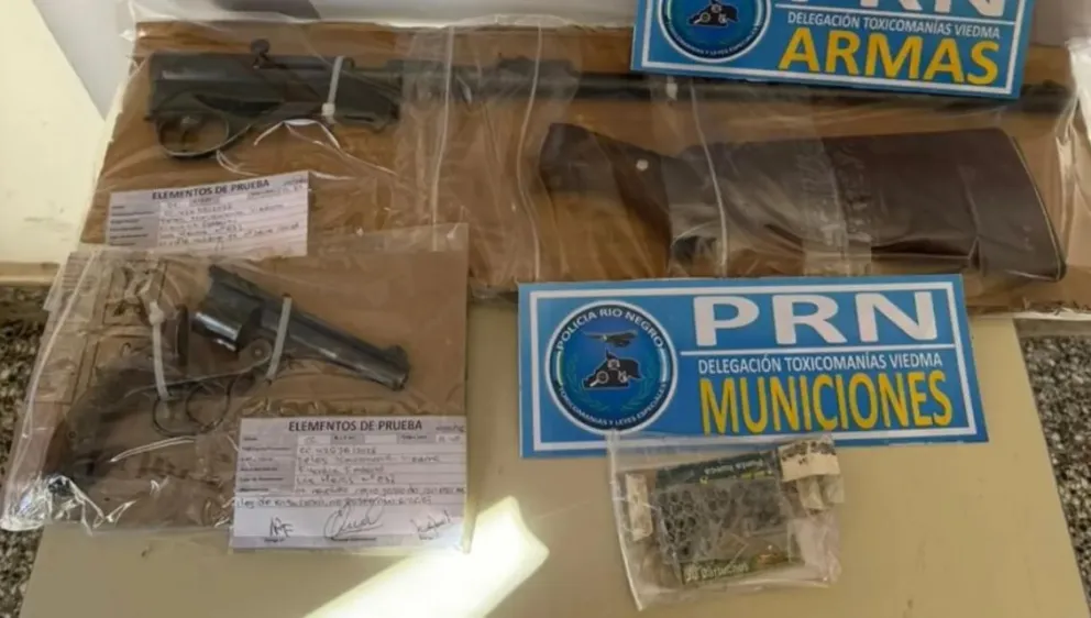 El despliegue policial permitió detectar y retirar de circulación dos armas de fuego y municiones.