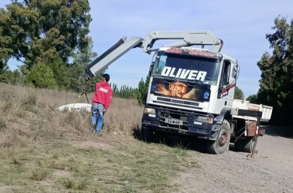 En plena tarea, el momento del rescate del automóvil. 