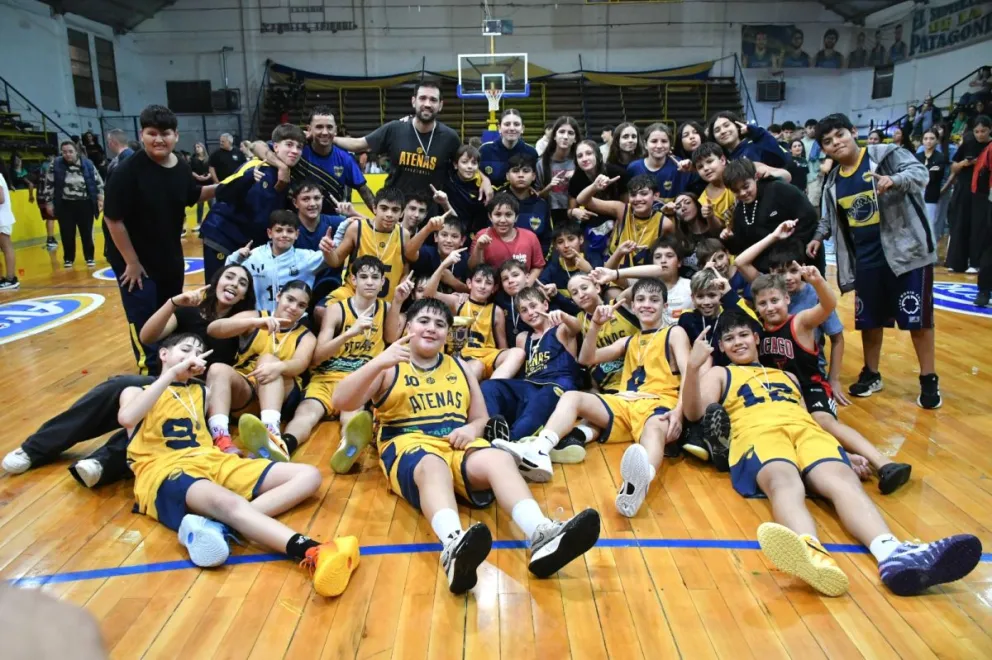Festejo del "griego" en su casa. Fotos: Horacio Valderrama para prensa Atenas. 