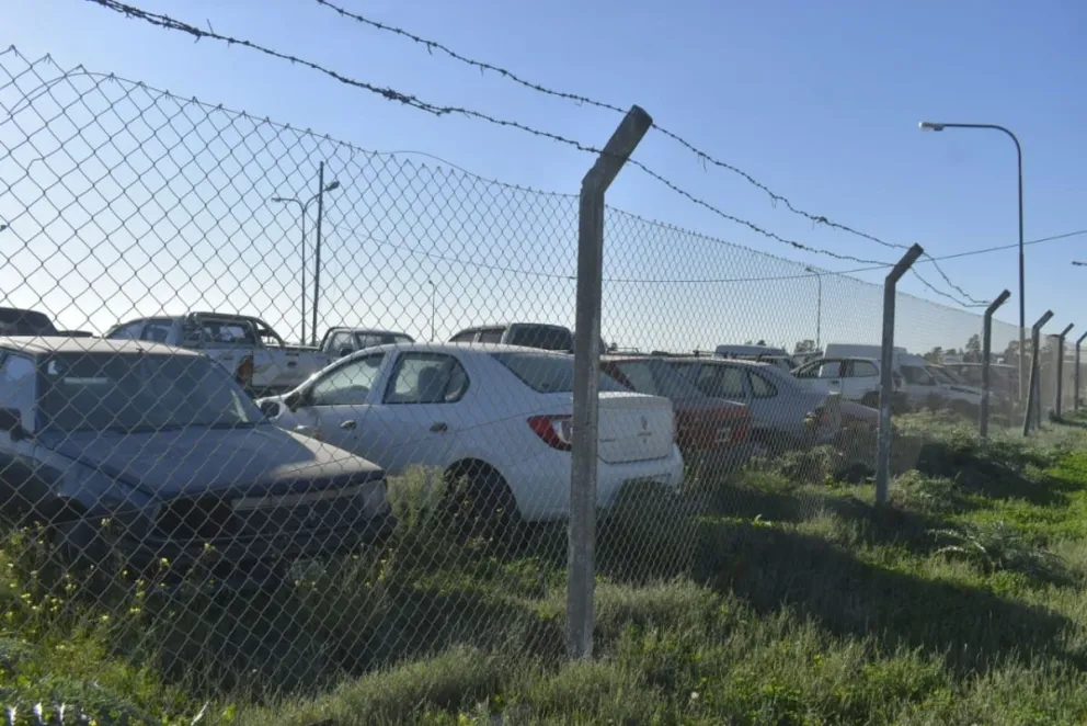 El predio judicial recibie autos secuestrados o removidos de la vía pública. Fotos: Vanesa Schwemmler 
