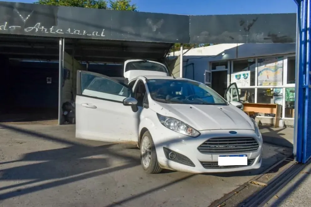 Los lavaderos de vehículos mantienen una demanda constante. Fotos Vanesa Schwemmler NoticiasNet. 