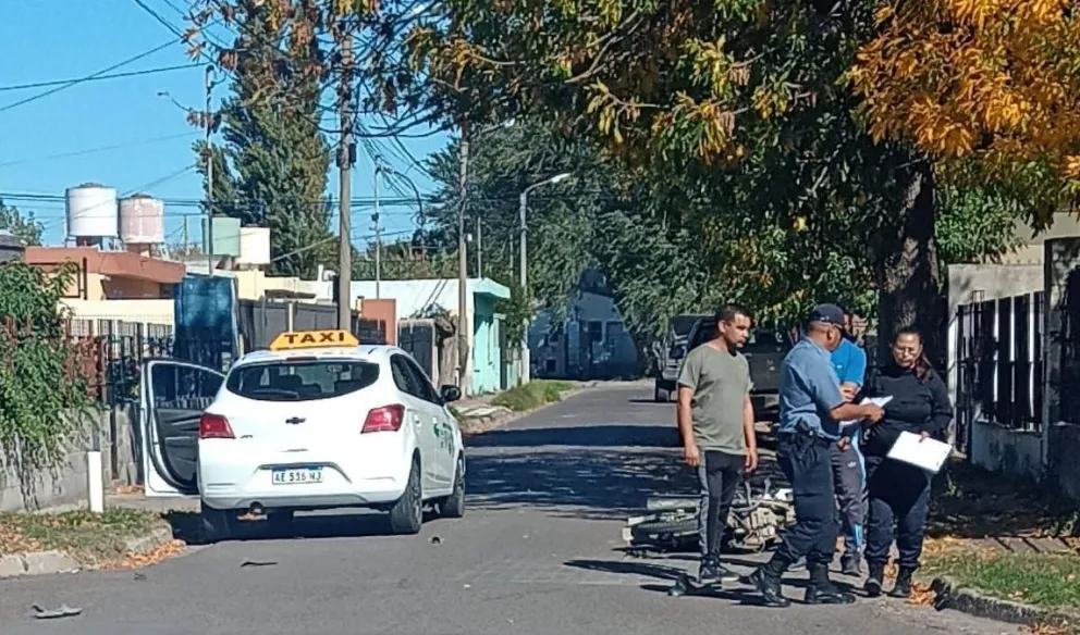 La moto caída. Foto gentileza Taxistas en Movimiento.