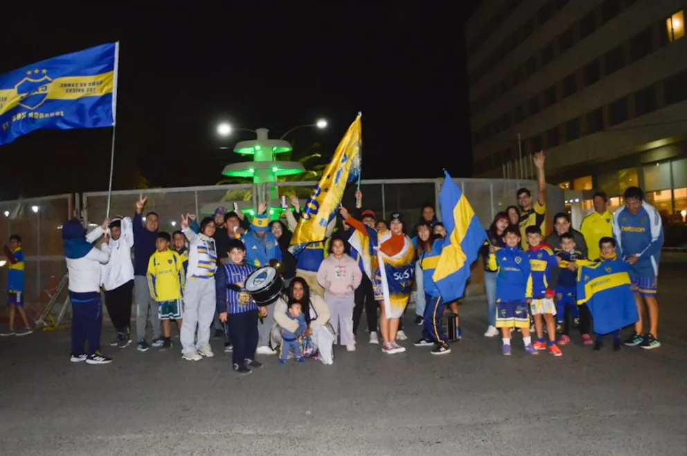 Fiesta azul y oro en Viedma. Fotos: Emanuel Mirenghi para NoticiasNet.