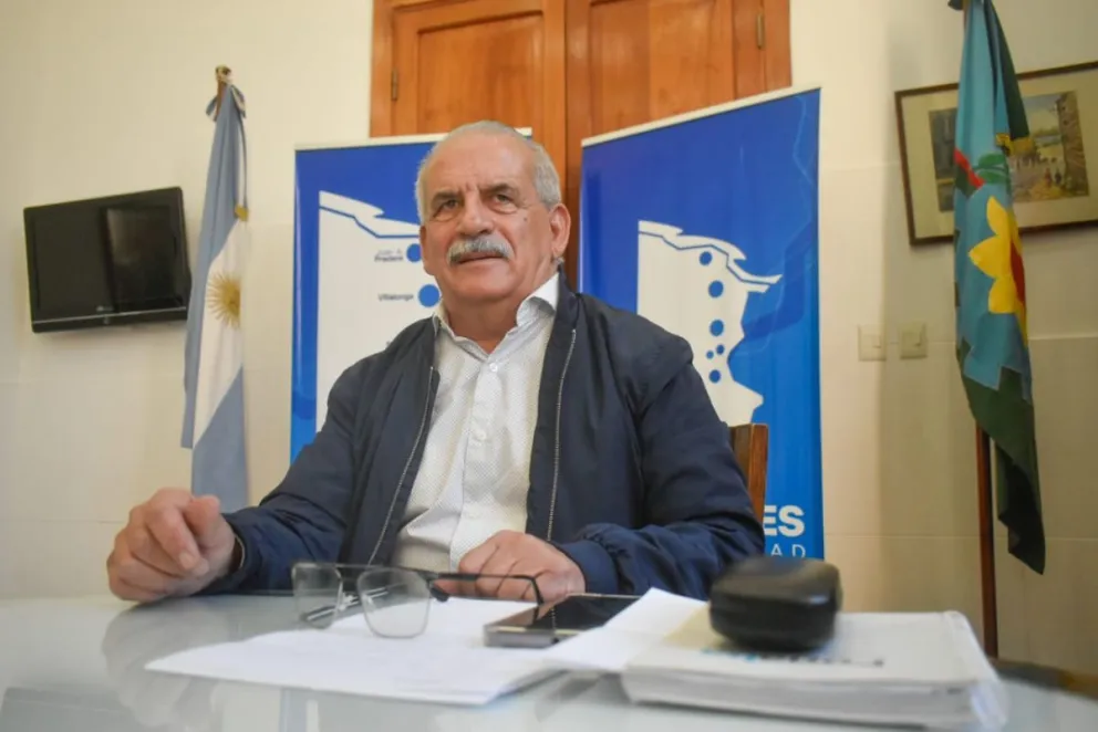 El jefe comunal en su despacho privado. 