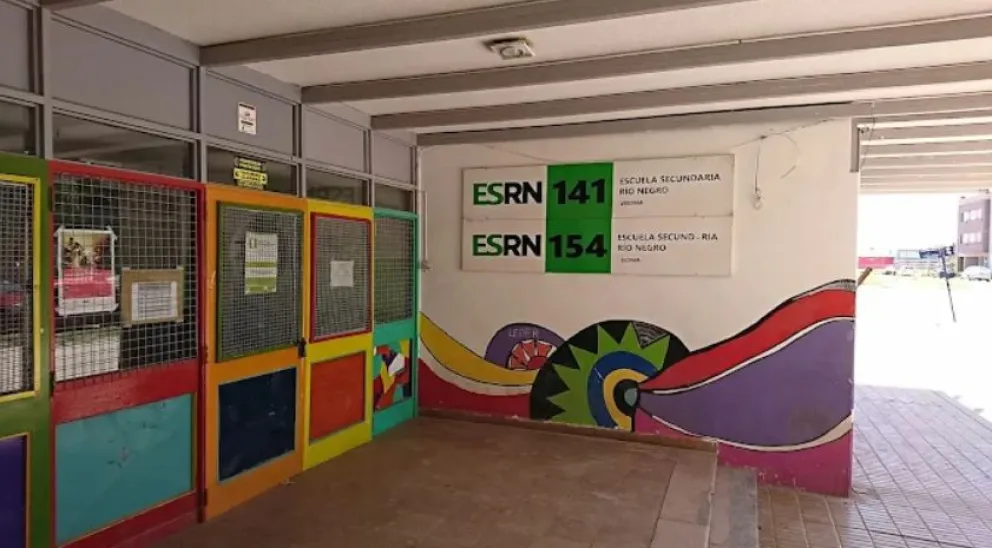 La funcionaria confirmó que asistirán al establecimiento para dialogar con los docentes tras el pronunciamiento público.