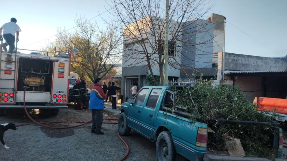 Sus moradores lograron evacuar a tiempo, aunque una mujer debió ser asistida. 