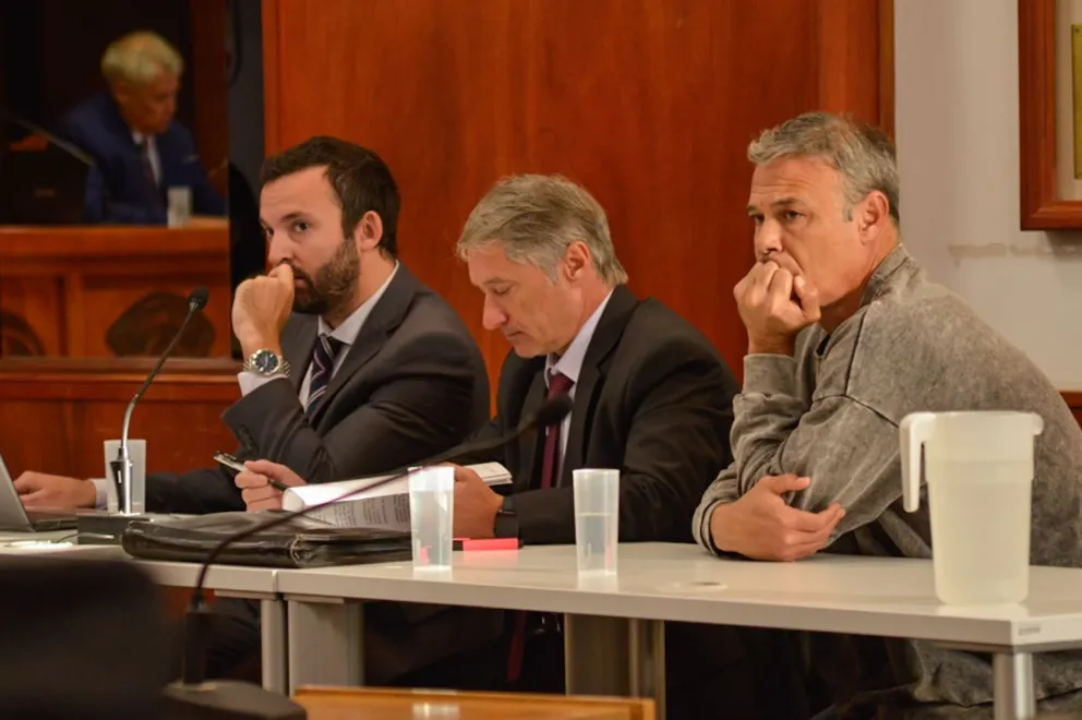 Federico Navarré con sus abogados, Manuel Maza y Luciano Perdriel. Foto: NoticiasNet