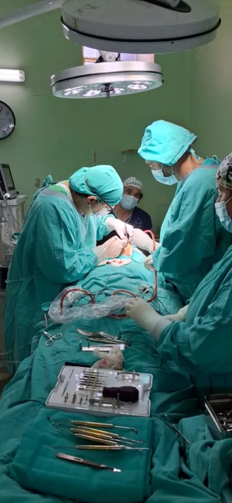 La intervención estuvo a cargo de Fernando Viola, y Darío Huertos. Foto: Hospital Zatti de Viedma. 