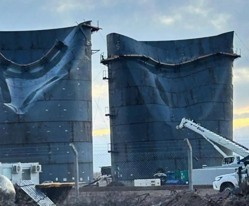 Los tanques del VMOS que se estaban construyendo deben repararse, tras los efectos del viento. Fotos e imágenes: Emanuel Mirenghi y gentileza. 