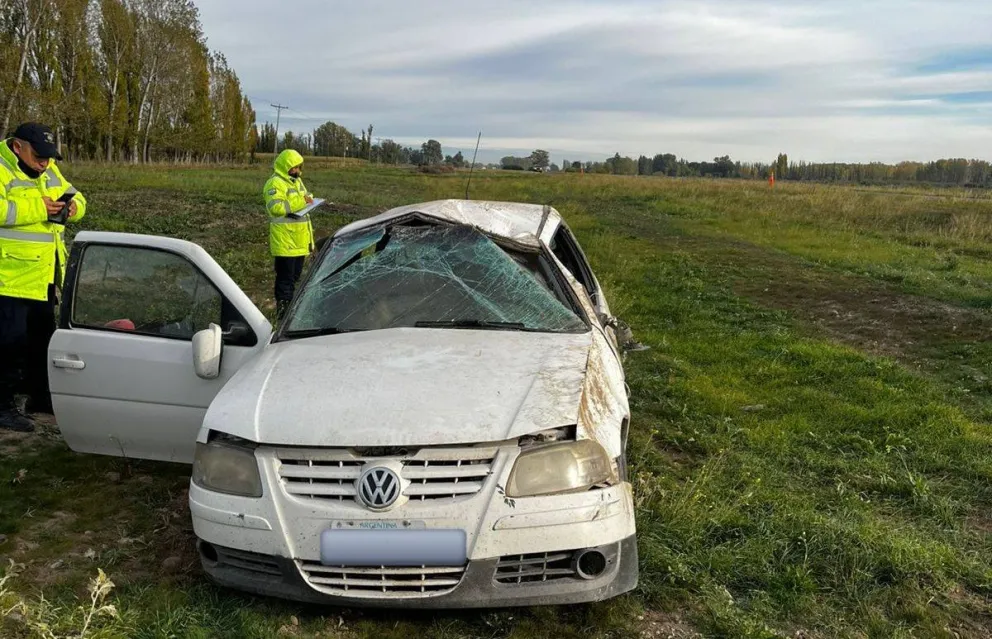 Así quedó el vehículo. Foto gentileza: FM Éxitos/General Conesa.