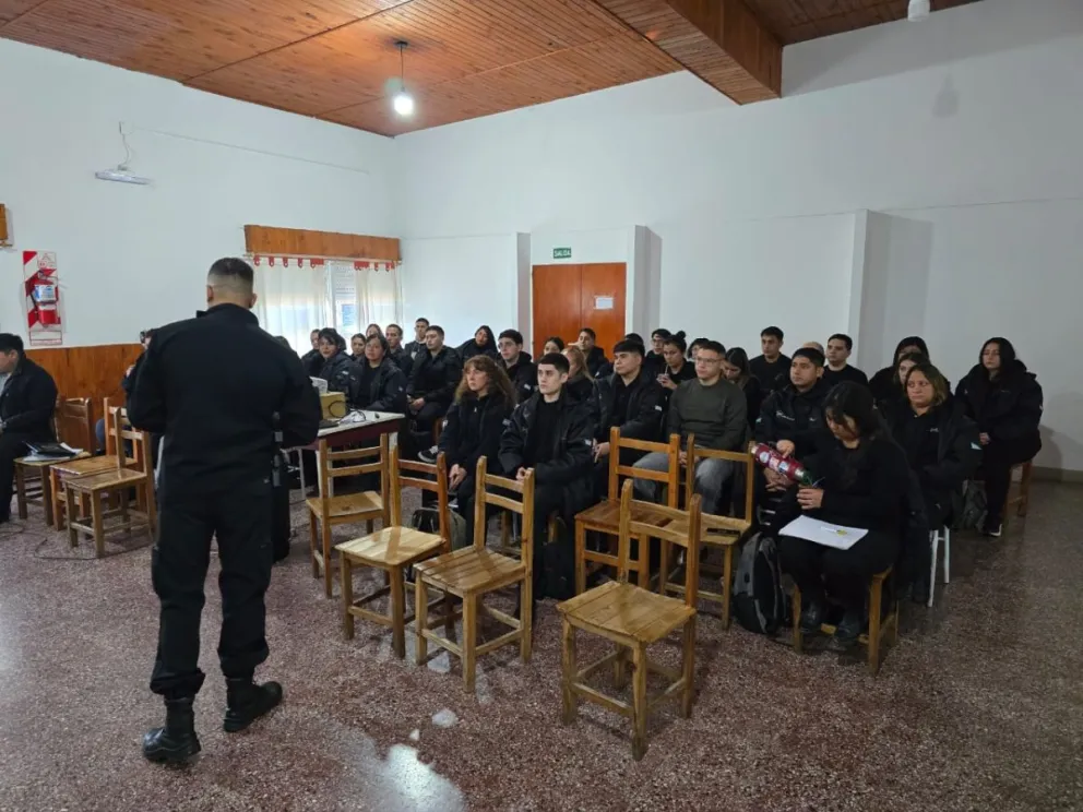 La actividad se desarrolló en el Centro de Retirados. 