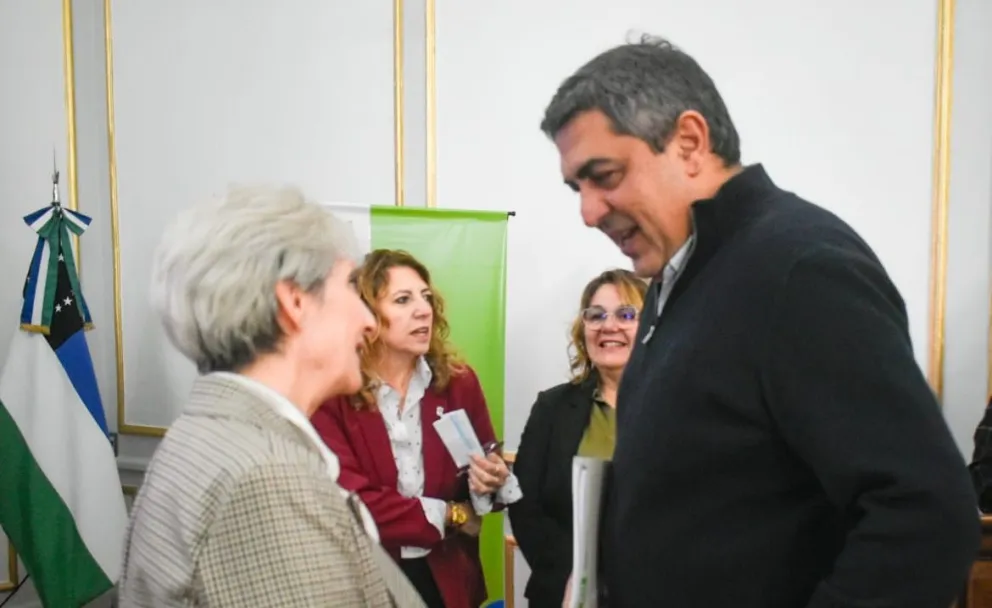 Tras el acto en el Salón Gris, Thalasselis, garantizó que habrá vacunas para toda la población más allá de la demora y atribuyó la demora al conflicto de Medio Oriente, por un problema de distribución. Foto:  Vanesa Schwemmler (Archivo).