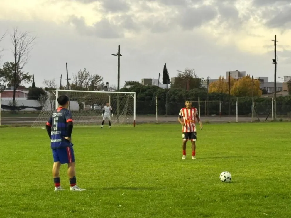 El equipo de la capital rionegrina cerró la primera rueda con un empate como local ante Deportivo Beltrán y acumula cuatro puntos en cinco fechas, en la cuarta posicion del grupo dos. Foto: Gentileza prensa Villa Congreso (archivo). 
