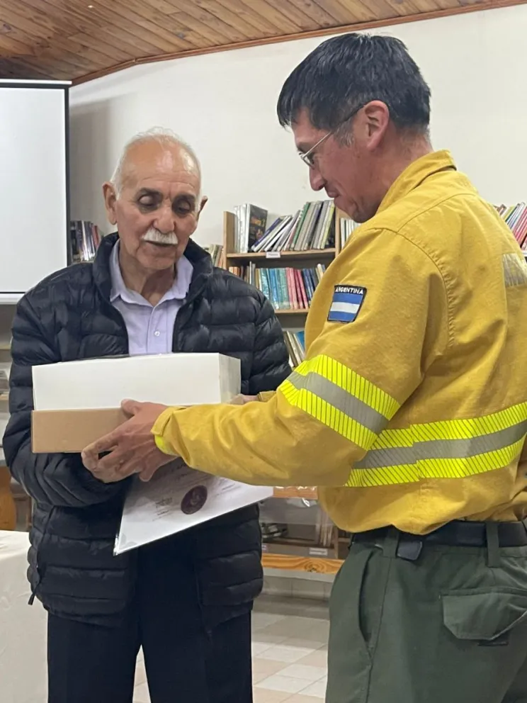 El trabajo del destacado rescatista formado en la provincia de Río Negro tiene como basamento experiencias internacionales que adaptó a las características de la región patagónica. Fotos: Gentileza. 