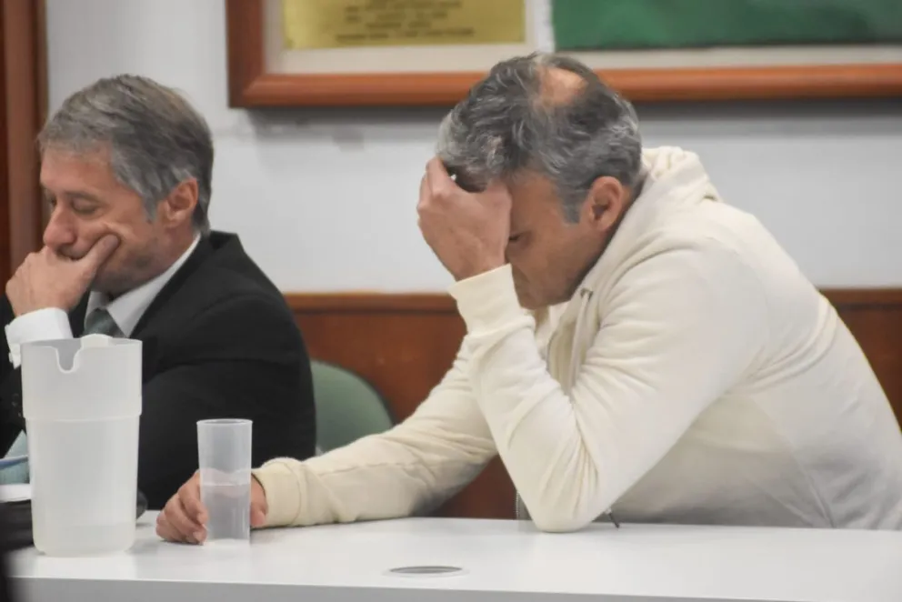 El culpable por el homicidio culposo en la ruta Provincial 1, y un gesto. En el accidente perdió la vida Luis Felicindo Alan. Fotos NoticiasNet. 