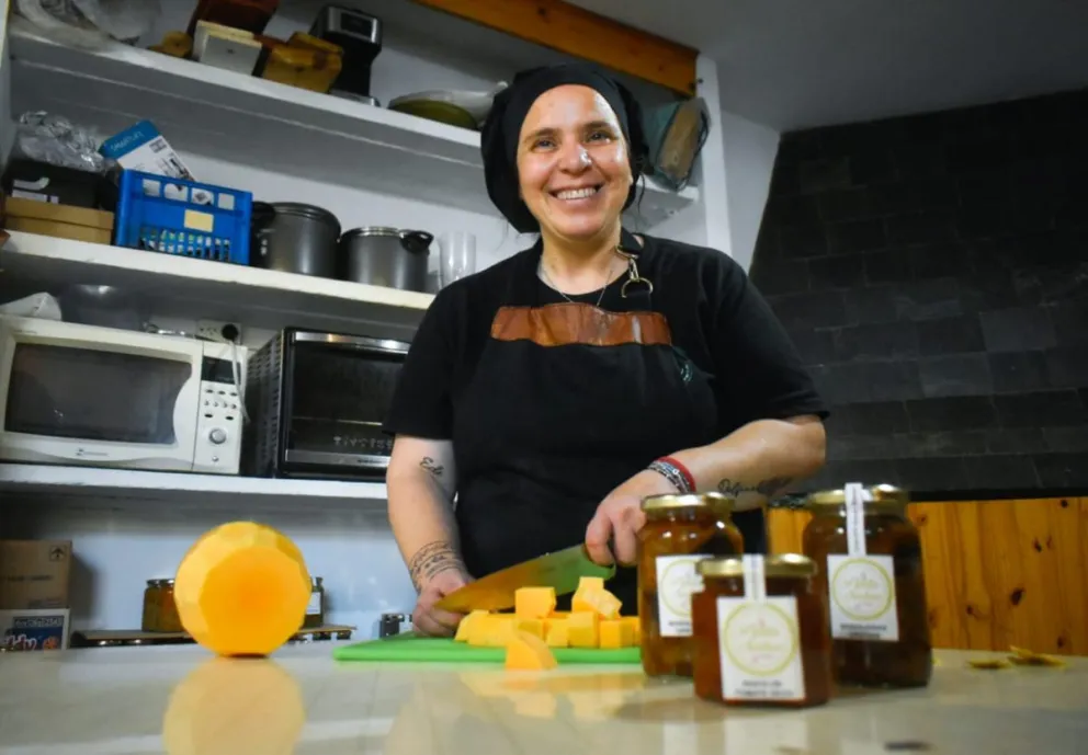 "Pinta Sabores", uno de los emprendimientos gastronómicos que se preparó para el tradicional plato de locro para el Día del Trabajador. Foto Vanesa Schwemmler/ NoticiasNet. 