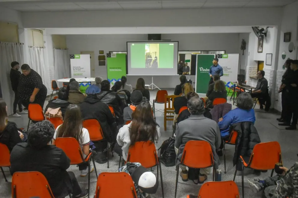 Los asistentes participaron activamente con consultas sobre los protocolos de denuncia y asistencia. Fotos: Vanesa Schwemmler. 