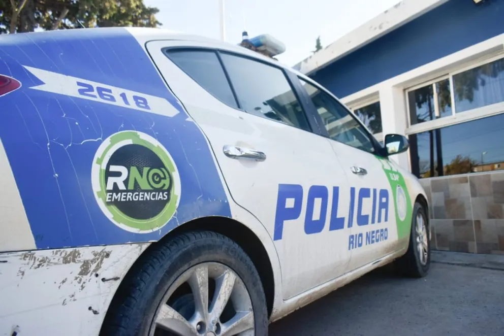 Integrantes del Cuerpo de Operaciones Especiales y de Rescate y efectivos de la Comisaría 34se trasladaron a ese sector de la ciudad para tratar de aclarar el caso en el que la víctima decidió no denunciar al autor o autores del ataque. Fotos NoticiasNet.