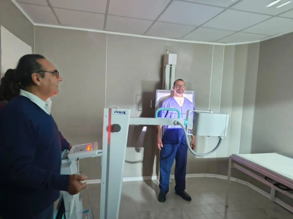 El equipo funcionará en la sala de primeros auxilios con un técnico a cargo. Fotos: Municipalidad de Carmen de Patagones.