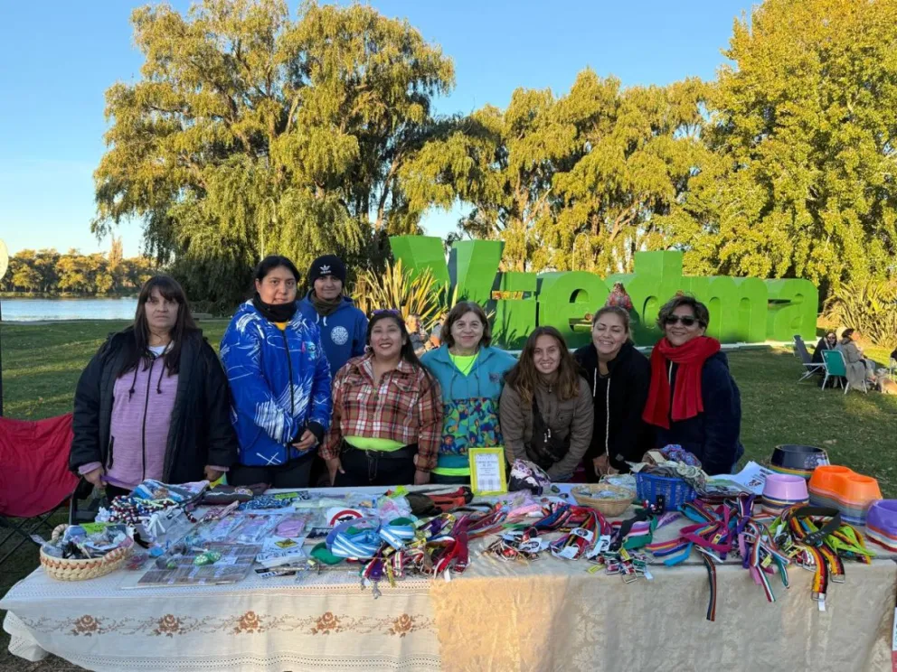 Parte del equipo que conforma Pamvi estuvo en la plazoleta del Fundador vendiendo productos para recaudar fondos. Foto: gentileza 