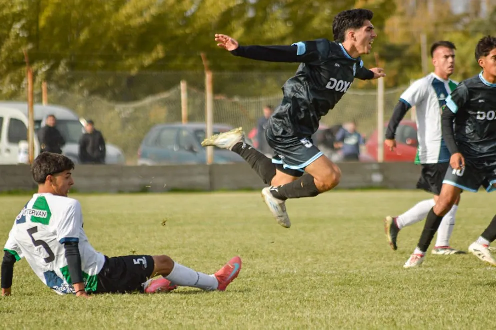 Los punteros cara a cara en un duelo clave. Foto archivo Emanuel Mirenghi.