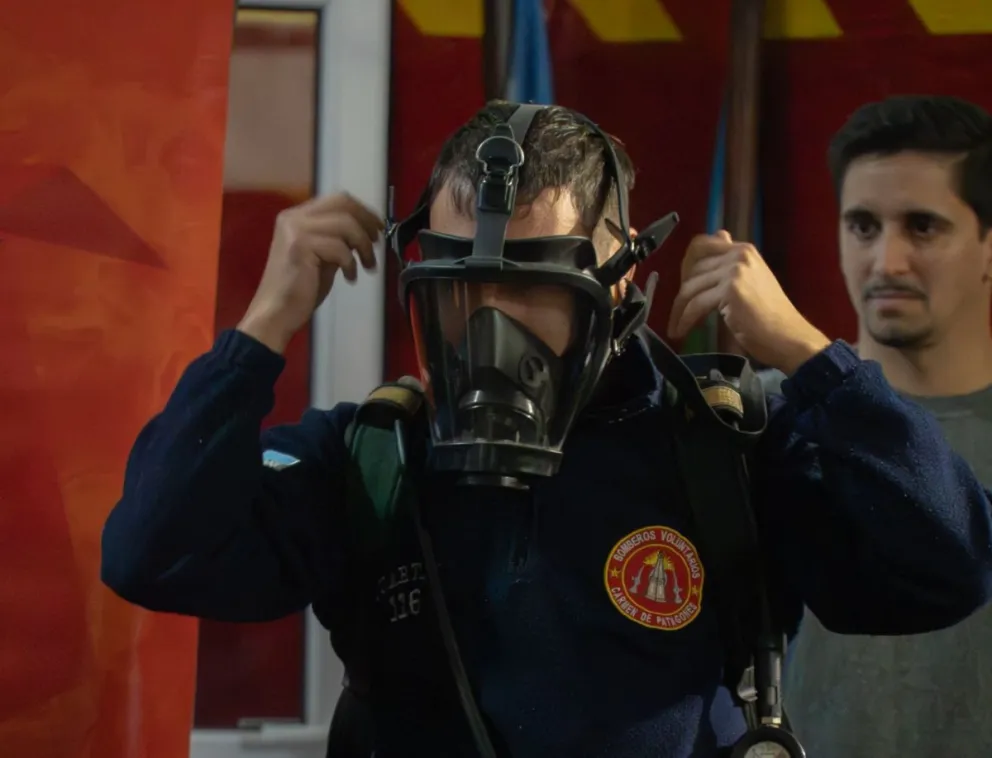 Los equipos se presentaron durante un acto en el cuartel y llegaron a la ciudad maragata por intermedio de la Federación de Bomberos de la República Argentina. Foto gentileza.