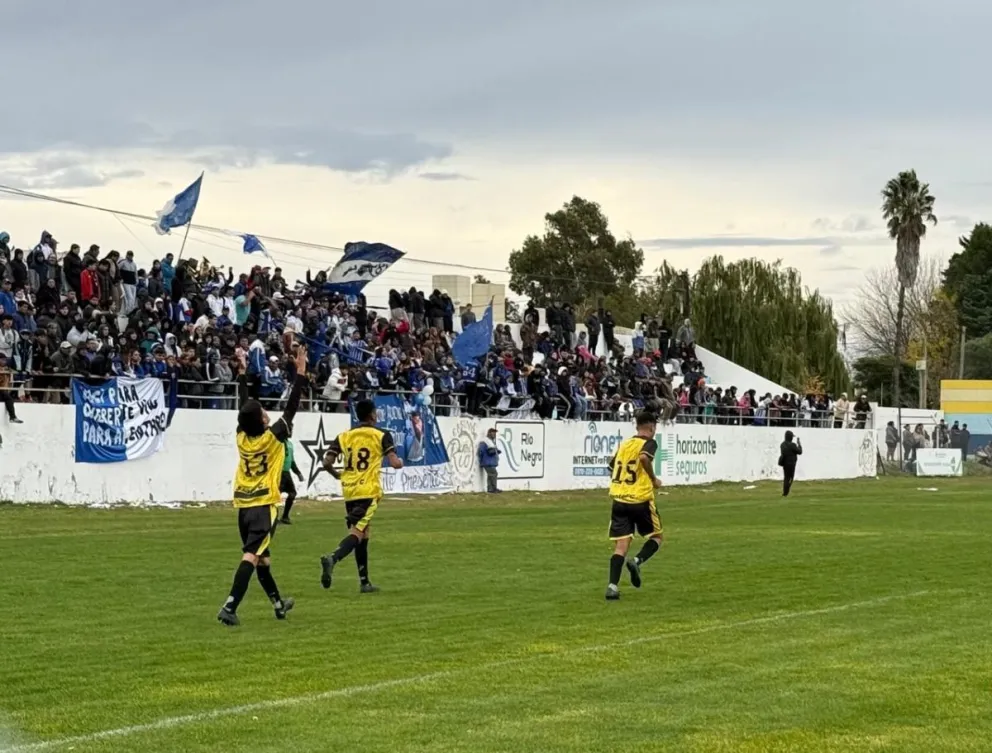 Triunfo con autoridad para el aurinegro en el clásico del fútbol barrial viedmense. 
