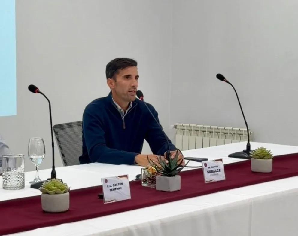 Gastón Suracce encabezó la capacitación en donde se abordaron cuestiones relacionadas con, por ejemplo,  cómo evitar que las pruebas sean rechazadas en juicios. Foto gentileza: Colegio de la Abogacía.