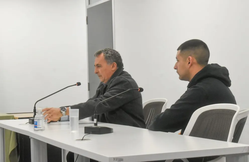 Hoffman a la derecha. En una de las causas robó perfurmes y zapatillas. Ahora tendrá que cumplir pautas, luego de que Álvarez firme la sentencia acordada. Foto: NoticiasNet