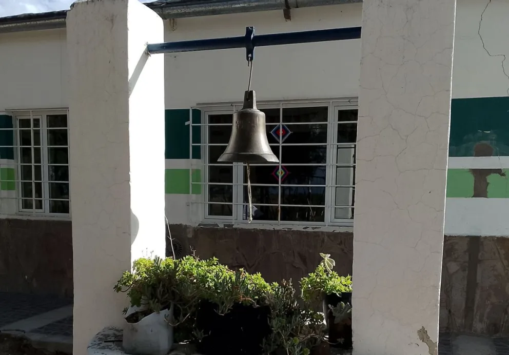 El establecimiento educativo rural se encuentra ubicado sobre la Ruta Nacional Nº 3, a unos 65 kilómetros de Viedma y contiene a alumnos de zonas aledañas. Foto gentileza. 