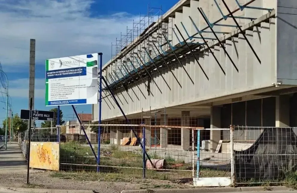 Roque Mocciola con nuevo presupuesto esta a cargo de la obra, cuyas imágenes datan de tiempo atrás cuando Dinale y Pecam la abandonaron. Foto gentileza: Cipo360.