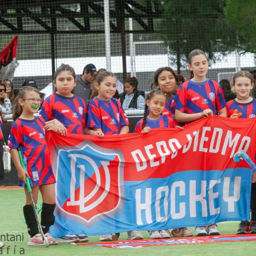 La escuelita de hockey del Depo, un espacio de crecimiento. Foto: gentileza D. Viedma.