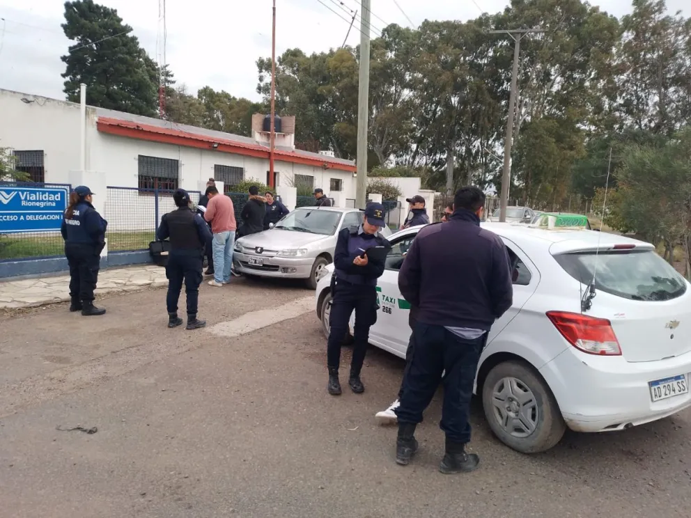 El rápido accionar del personal policial logró dar con el autor del hecho. Todo el movimiento policial se dio en inmediaciones de la Unidad Regional Primera.