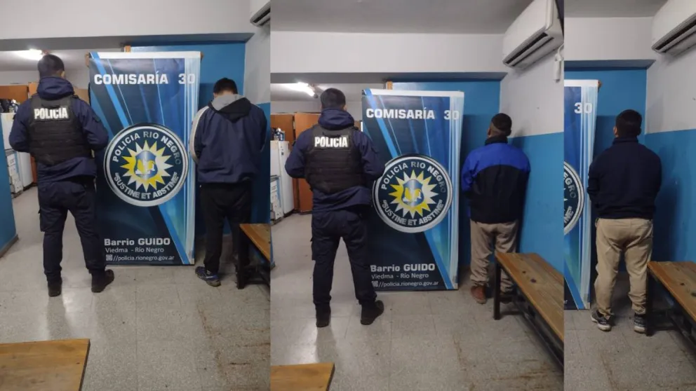 Los sujetos estaban armados, tras un control policial fueron detenidos y trasladados a la Comisaría 30º por tenencia ilegal de armas. Foto gentileza.