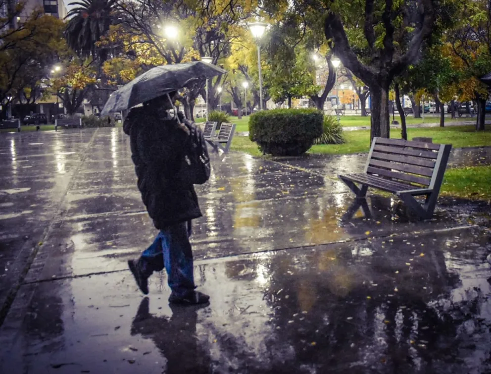 Aunque durante la noche disminuyó la intensidad de las precipitaciones, persisten sectores complicados por acumulación de agua y barro. Foto: Vanesa Schwemmler para NoticiasNet.