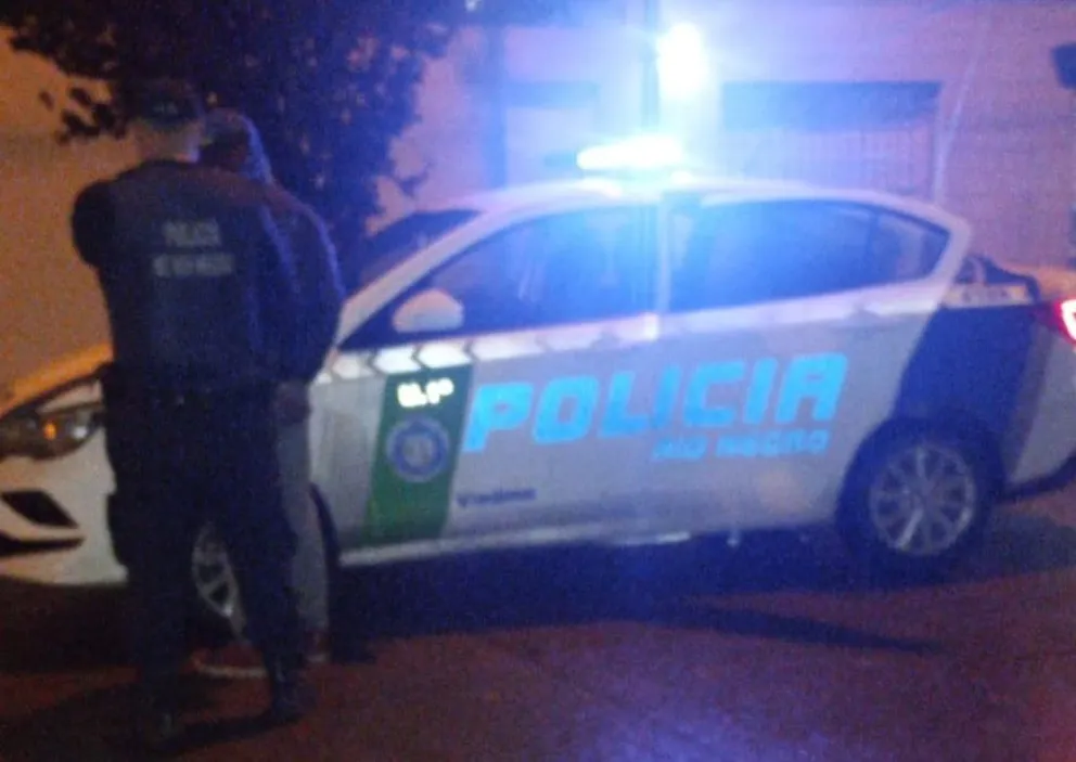 Detenido por policías de la Comisaría Primera de Viedma. Foto Policía de Río Negro. 