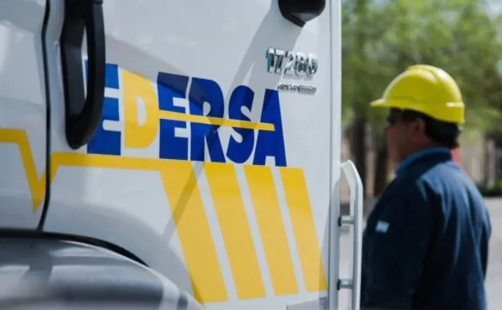 Rápida respuesta por parte de la empresa de energía eléctrica Edersa, ante un inconveniente que dejó sin luz a todo Viedma y San Antonio Este. Foto archivo. 