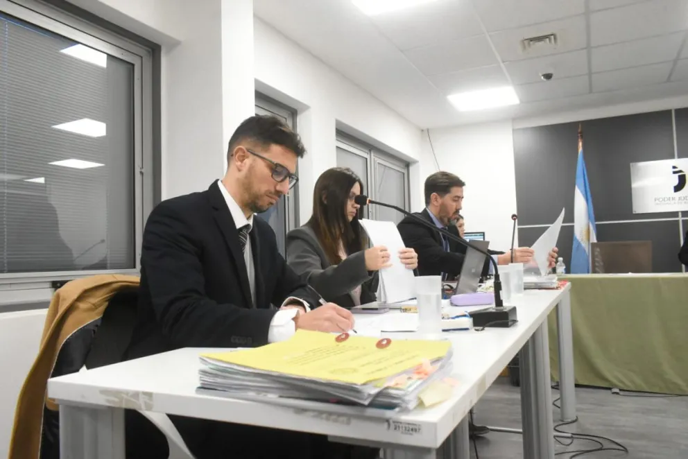 La audiencia cuenta además con la participación del defensor de menores Álvarez Costa. El acusado negó los cargos. Afirmó que proviene de una familia humilde y trabajadora basada en el respeto. Foto NoticiasNet (archivo).