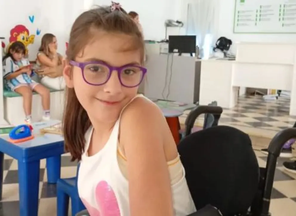 Tiene parálisis cerebral y sufre dolores constantes por una luxación bilateral de caderas. Foto autorizada por Mariela Zapata, abuela materna. 