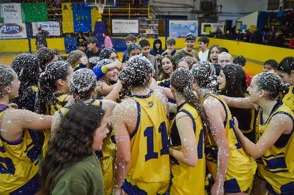 El plantel de Atenas contó las sensaciones del bicampeonato. Foto Emanuel Mirenghi.