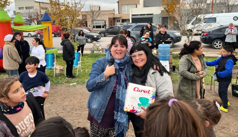 Con el objetivo de fortalecer los vínculos comunitarios, se llevó adelante una exitosa jornada recreativa que convocó a un gran número de vecinos. Fotos: Gentileza.
