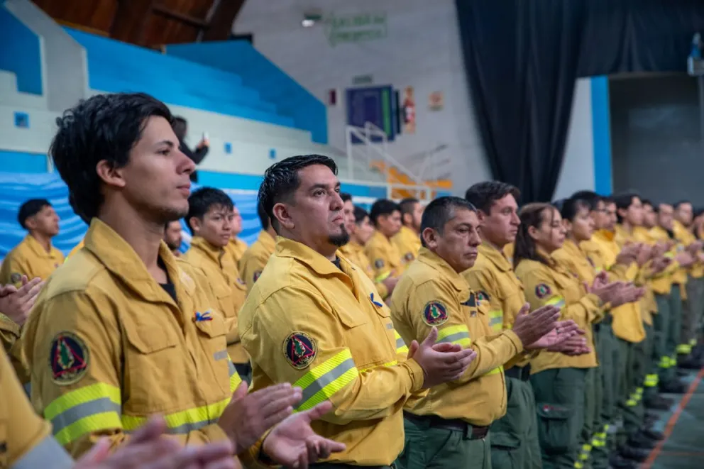El objetivo central es agilizar la compra de equipamiento y contrataciones antes de cada temporada. Actualmente, el organismo cuenta con unos 300 efectivos en toda la provincia. Foto: Gobierno de Río Negro.