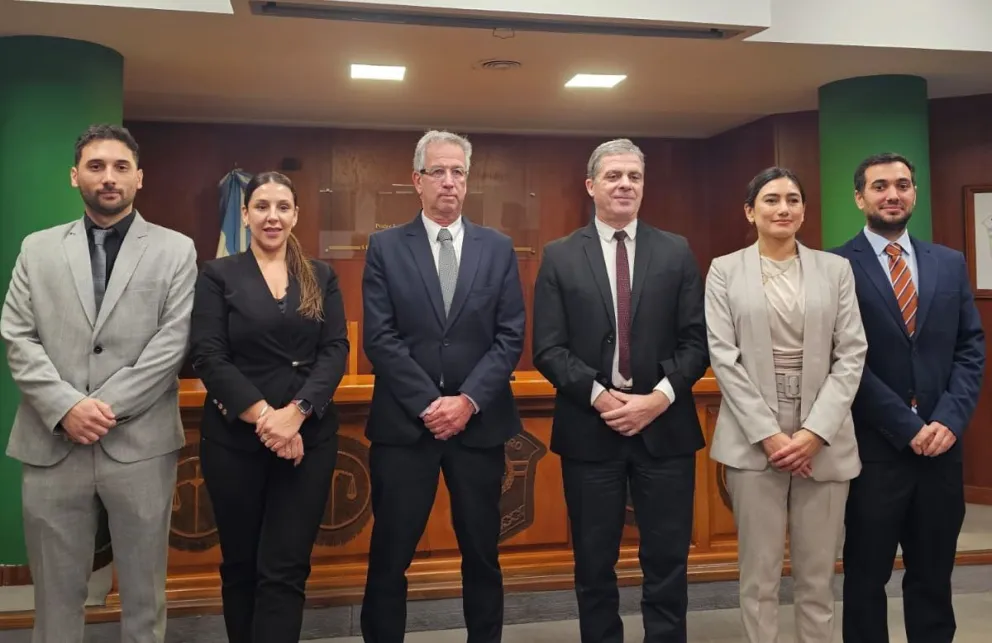 El acto fue presidido por Apcarian y Crespo (centro). Foto Poder Judicial de Río Negro.