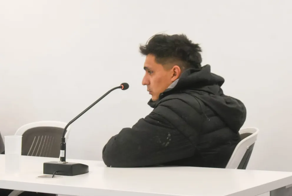 Brian Ceballos Cárdenas fue encontrado responsable del hecho violento ocurrido en inmediaciones del jardín del barrio Inalauquen de Viedma y luego en su departamento. Fotos NoticiasNet. 