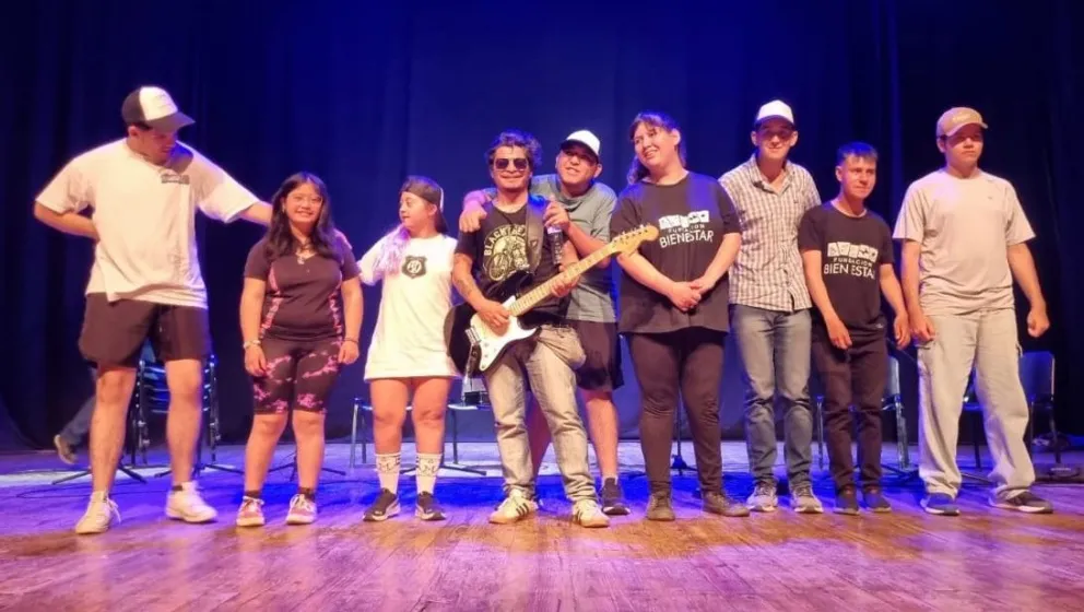 La banda musical de jóvenes con discapacidad vuelve a salir de las aulas para compartir su versatilidad musical con toda la comunidad. Fotos: Gentileza.