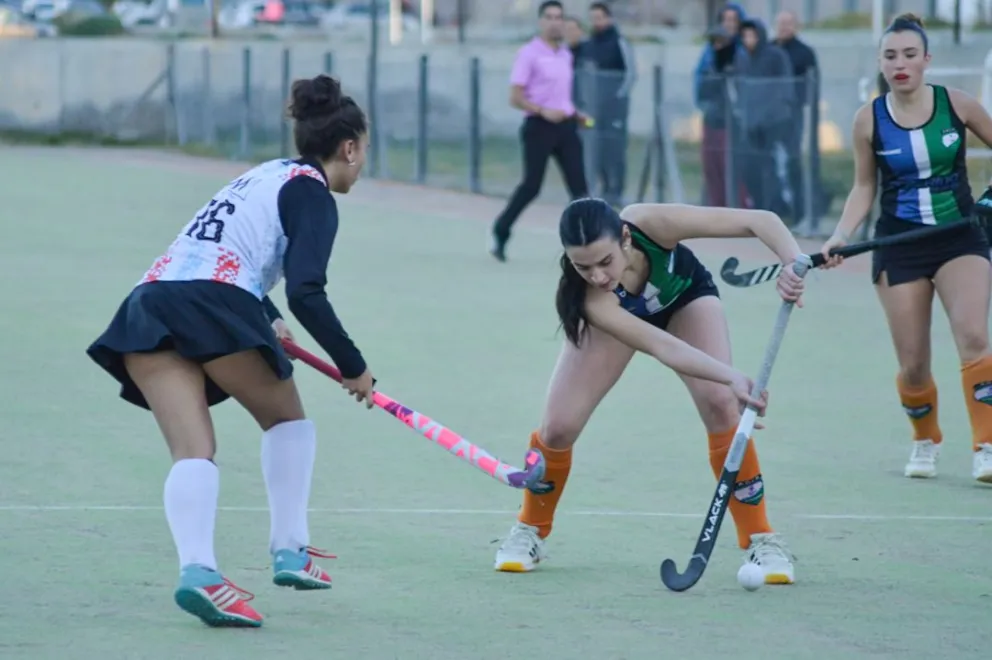 Jornada perfecta para el hockey de la Comarca. Foto: Emanuel  Mirenghi.