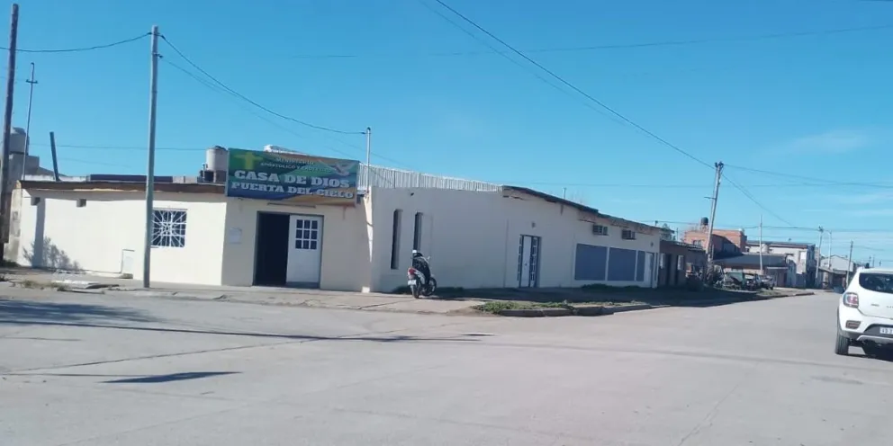 Los miembros de la iglesia "Casa de Dios Puerta del Cielo" descubrieron el hecho al llegar al templo. Lo más preciado fue un televisor. Foto NoticiasNet.
