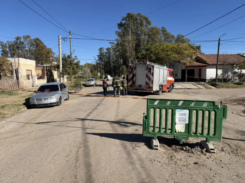 Se rompió un caño de gas al descubierto y hubo preocupación en la comunidad de General Conesa. Fotos gentileza: Conesa Informa Hoy.
