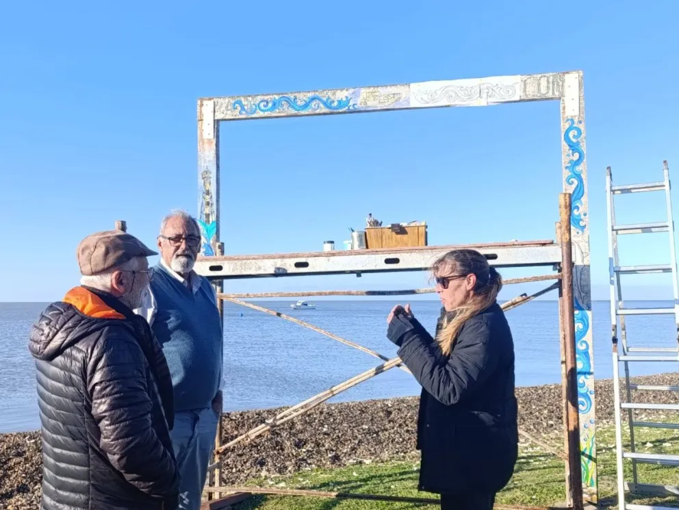 La obra de la artista María Eugenia Cimino marca la primera etapa de una esperada puesta en valor. Fotos: Municipalidad de Patagones.
