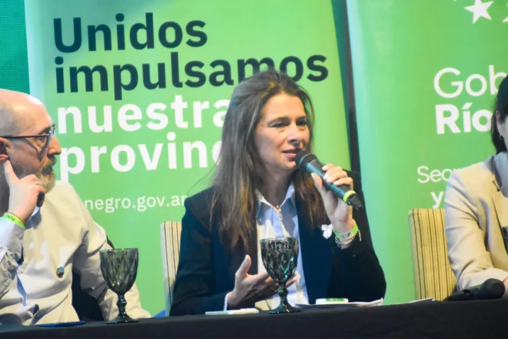 Andrea Confini, secretaria de Energía de Río Negro y un mensaje sobre el futuro de desarrollo de la provincia a partir del SESA. Fotos Vanesa Schwemmler para NoticiasNet. 